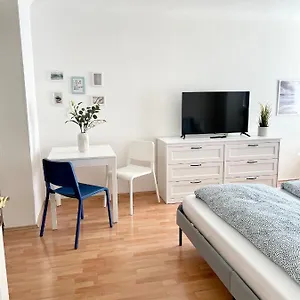 Cosy Near Schoenbrunn & Meidlinger Market Wien